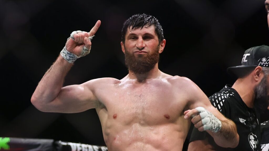 Magomed Ankalaev réagit à sa victoire à l'UFC Abu Dhabi