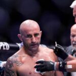 Alexander Volkanovski fait des révélations sur son prochain combat : "Si ça tourne mal, eh bien…" Alexander Volkanovski est annoncé contre Movsar Evloev. Mais, proche des 40 ans, l’Australien ne se fait aucune illusion sur son futur.