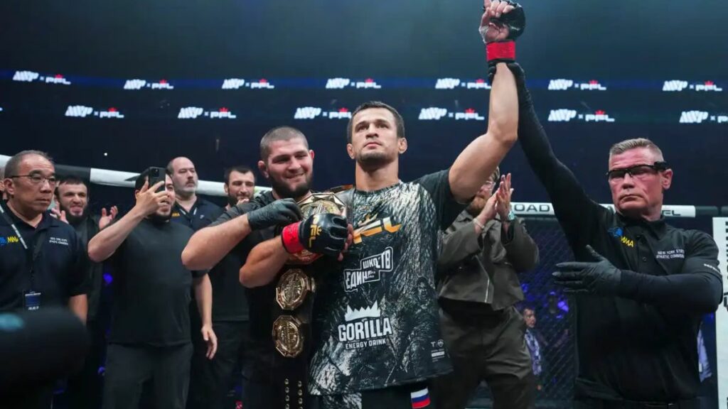 Usman Nurmagomedov, champion invaincu des poids légers de la PFL, est agent libre, ouvrant ainsi la porte à un possible transfert vers l’UFC.