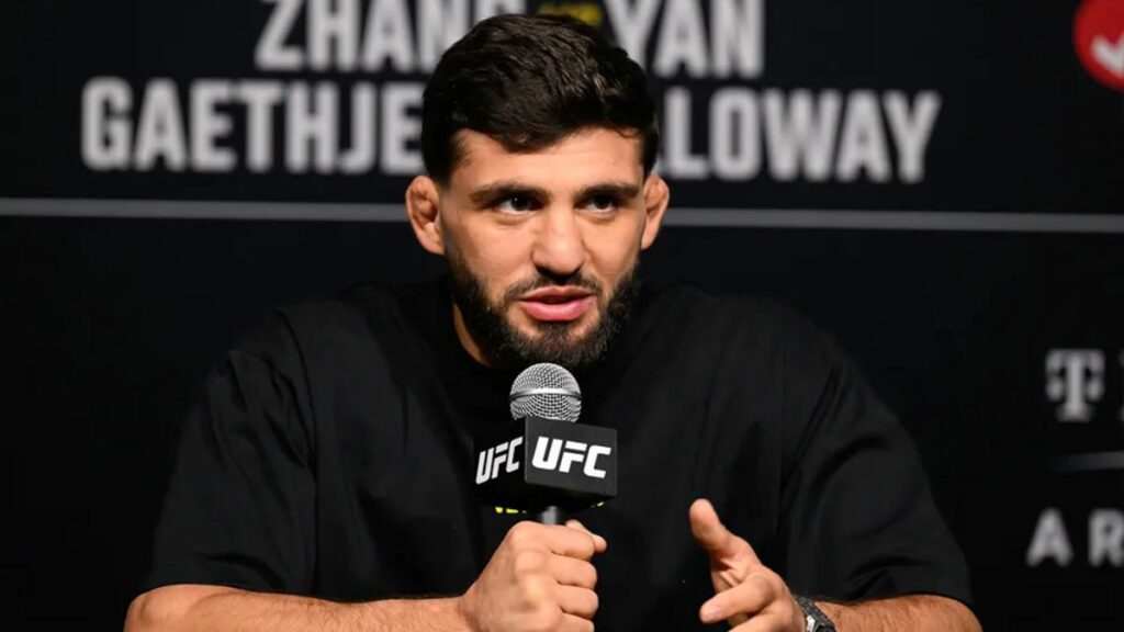 Arman Tsarukyan, annoncé pour combattre Charles Oliveira en septembre, a donné son classement des meilleurs combattants de l’UFC.