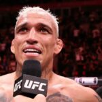 Charles Oliveira évoque son prochain combat à l’UFC : "Je veux…" Alors que Charles Oliveira devait combattre Tsarukyan, il n’en sera rien. ‘Do Bronx’ sans combat programmé, s’est exprimé sur son futur.