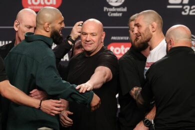 Daniel-Cormier-d&eacute;truit-la-rivalit&eacute;-entre-Khamzat-Chimaev-et-Sean-Strickland-UFC-MMA