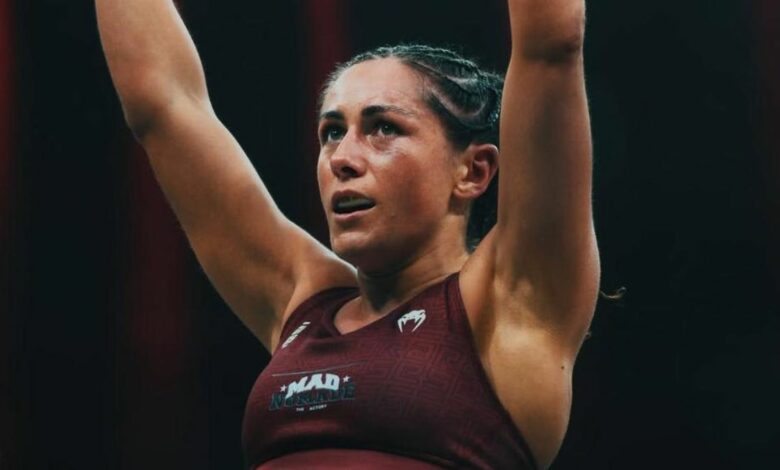 Delphine-Benouaich-raconte-sa-signature-&agrave;-UFC-mma