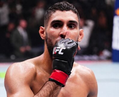 Fares-Ziam-met-en-garde-Axel-Sola-ufc-paris-mma