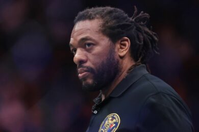 Jorge-Masvidal-sen-prend-&agrave;-Herb-Dean-UFC-MMA