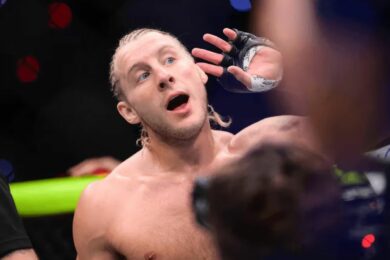 Paddy-Pimblett-regarde-les-avis-sur-les-r&eacute;seaux-sociaux-ufc-mma