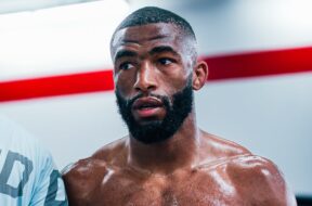 Salahdine-Parnasse-signature-se-livre-ufc-mma-Paris