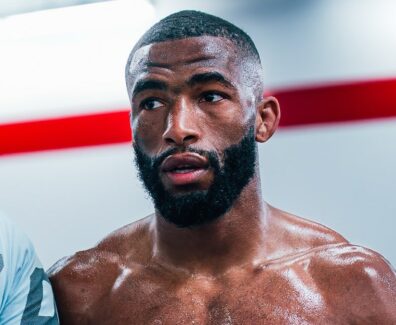 Salahdine-Parnasse-signature-se-livre-ufc-mma-Paris