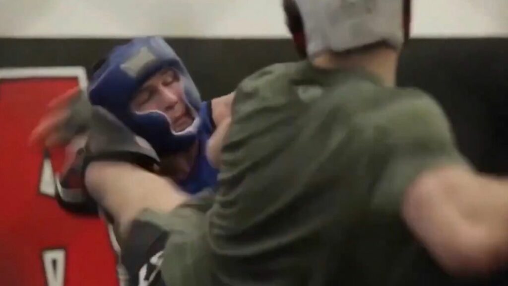 Une vid&eacute;o d&rsquo;un combat &agrave; l&rsquo;entra&icirc;nement entre Islam Makhachev et Khabib Nurmagomedov a refait surface avant l'UFC 330.