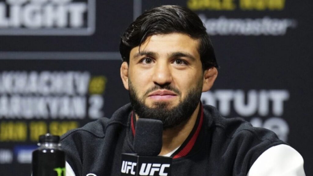 Daniel Cormier s'exprime sur la situation d'Arman Tsarukyan &agrave; l'UFC
