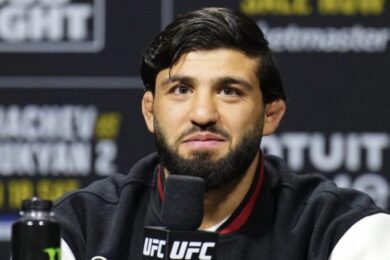 daniel-cormier-s-exprime-sur-la-situation-d-arman-tsarukyan-a-l-ufc