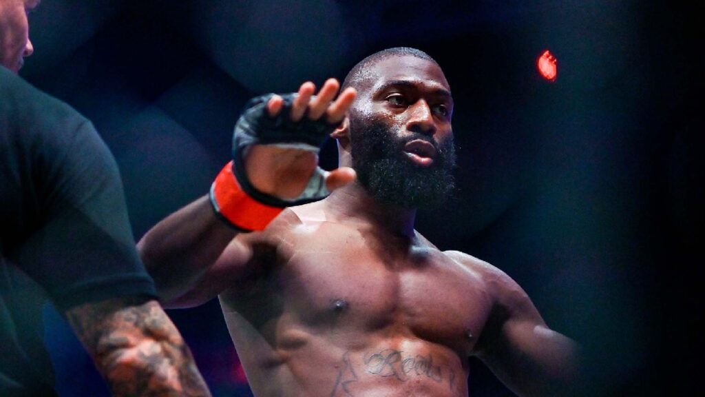 Cédric Doumbé pousse un énorme coup de gueule contre le public français après l'UFC Paris