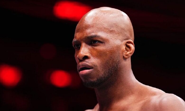 Michael-Page-siffl&eacute;-huer-ufc-paris-Ruziboev-mma