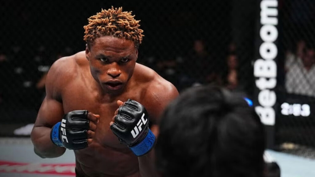 Le 'Mini Ngannou' Ateba Gautier raconte pourquoi sa m&egrave;re n&rsquo;a jamais regard&eacute; ses combats, m&ecirc;me &agrave; l&rsquo;UFC
