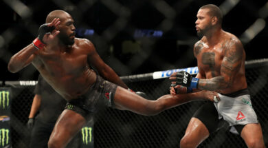 jon-jones-obliques-kicks-ancien-adversaire-thiago-santos-ufc