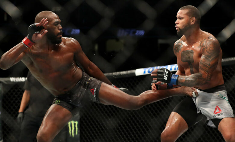 jon-jones-obliques-kicks-ancien-adversaire-thiago-santos-ufc