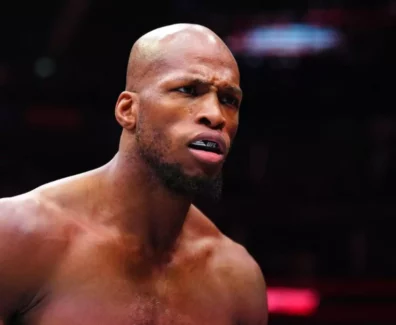 michael-page-d&eacute;fendu-adesanya