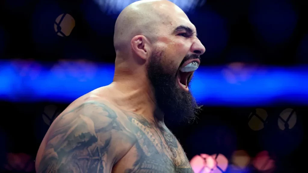 Après son K.-O. en 12 secondes à l’UFC 331, Sean Sharaf fait une annonce touchante pour sa mère