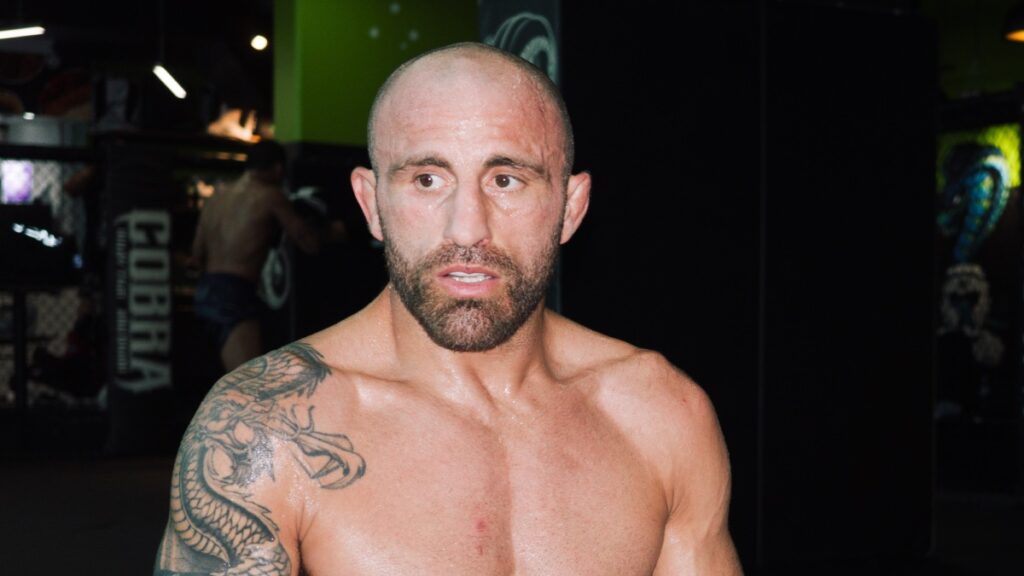 Alexander Volkanovski lance un défi à Movsar Evloev avant leur affrontement à l'UFC 333