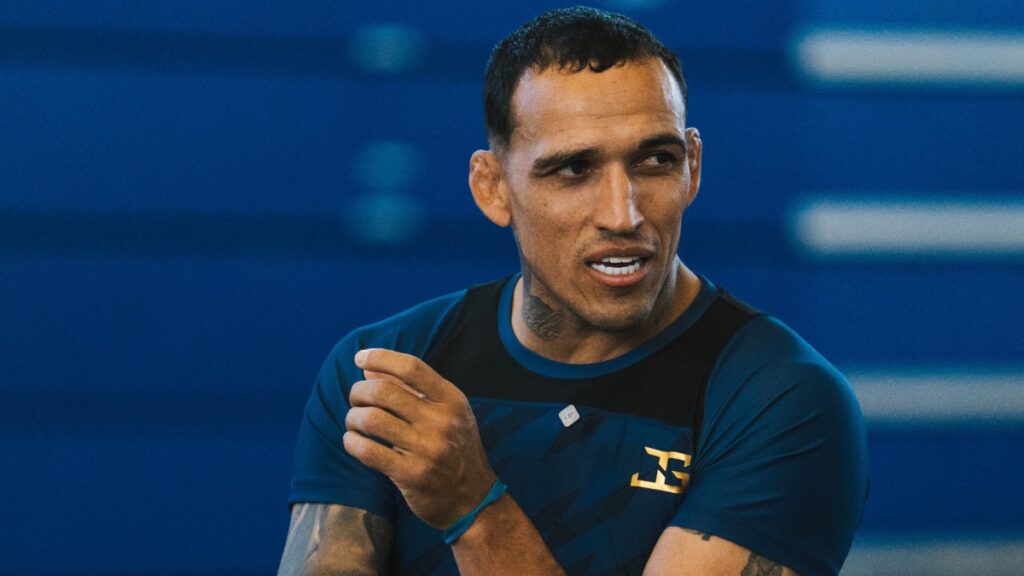 Charles Oliveira envoi un message clair sur la ceinture BMF