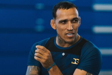 charles-oliveira-envoi-un-message-clair-sur-la-ceinture-bmf