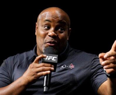 daniel-cormier-reste-stup&eacute;fait-du-niveau-de-cette-star-de-l-ufc-332