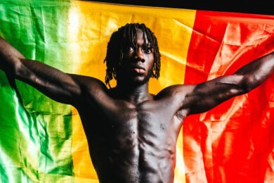 oualy-tandia-fait-une-d&eacute;claration-choc-sur-ses-origines-apr&egrave;s-sa-victoire-au-pfl-chicago